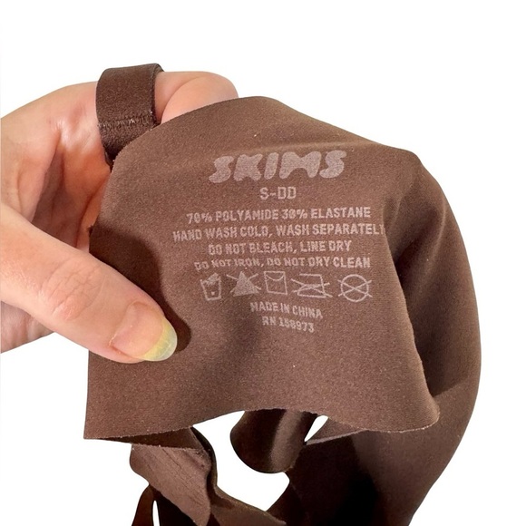 SKIMS Naked Plunge Bralette Wireless Bra in Cocoa - Picture 8 of 9